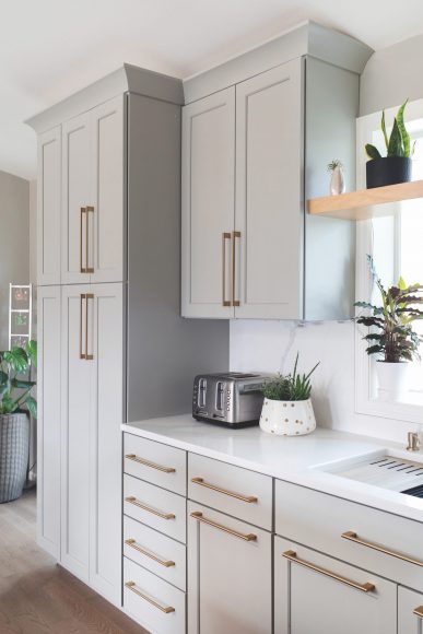 Color Code

The locally-built Amish cabinets feature a simple, modified Shaker style, swathed in Sherwin-Williams’ Mindful Grey. The soft gray perimeter cabinets juxtapose with the island’s deep navy base (painted Sherwin- Williams’ Gale Force.)