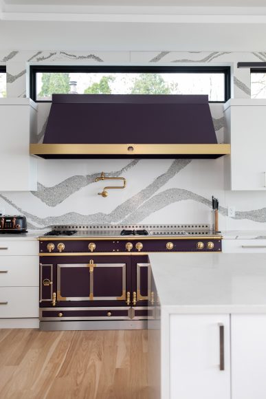 The eye-catching range is purple — Cox’s favorite color — and was shipped from Paris. One side boasts gas heating, while the other is equipped with electric. “I don’t really cook much,” Cox says, “but I love how it looks. And when I do cook, it makes me a better cook.”