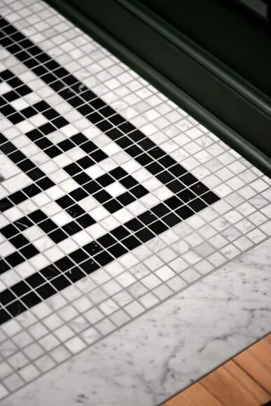 The floor tile pays homage to the home’s historic heritage. Hansen selected a Carrara marble basketweave tile and bordered it with a marble Greek key-patterned tile for extra punch. Both are from the Stone Center Online.